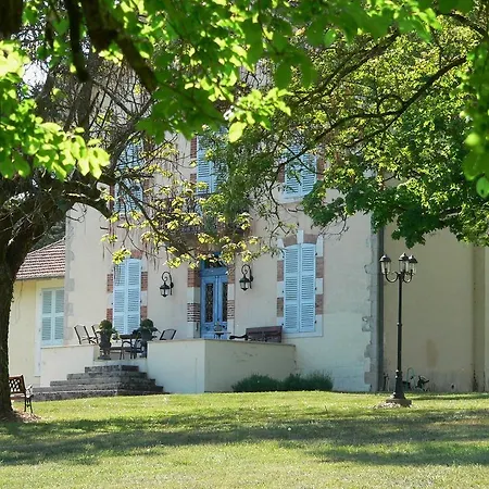 Charming With Swimming Pool In Espinasse-vozelle Nyaraló