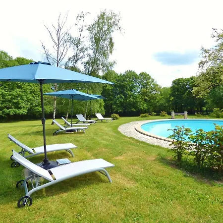 Charming With Swimming Pool In Espinasse-vozelle Nyaraló
